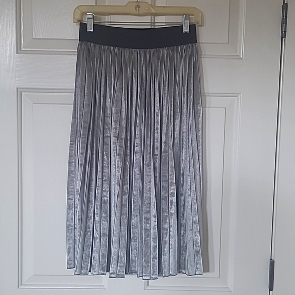 LuLaRoe Dresses & Skirts - Lularoe crushed velvet skirt